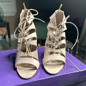 NIB!‎ Madden Girl Raceyyy Strappy Taupe heels size 8